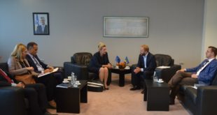 Ministri Tahiri takoi shefen e Zyrës së Bashkimit Evropian, znj Nataliya Apostolova