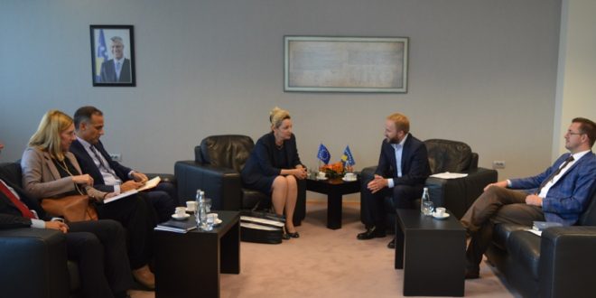Ministri Tahiri takoi shefen e Zyrës së Bashkimit Evropian, znj Nataliya Apostolova