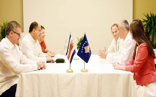 Thaçi takon liderë të ndryshëm gjatë vizitës në Panama