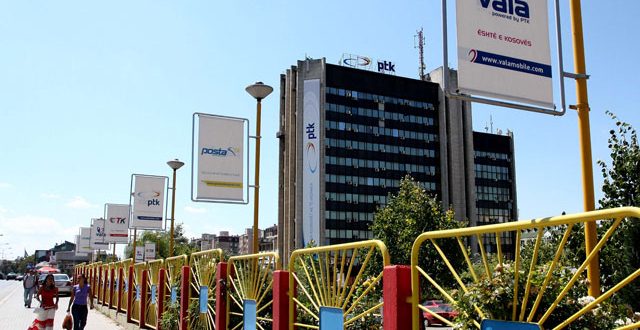 Punëtorët e Telekomit të Kosovës kanë mbetur pa paga pasi zyrtarëve të kësaj ndërmarrjeje i janë bllokuar llogaritë bankare