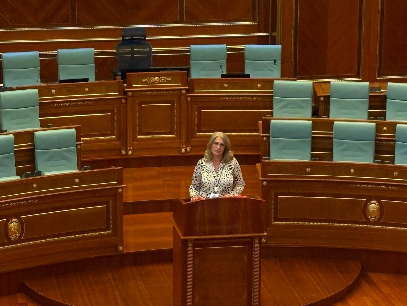 Teuta Haxhiu nga Kuvendi  Kriza politike po prek edhe arsimin  nxënësit presin tekstet