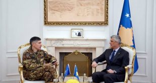Kryetari i vendit, Hashim Thaçi e ka pritur sot në një takim komandantin e KFOR-it në Kosovë, Lorenzo D’Addario