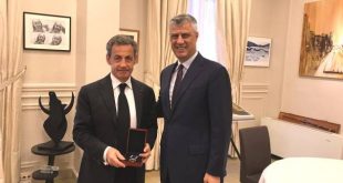 Kreu i vendit Thaçi dekoron ish-presidentin e Francës, Nikolas Sarkozy