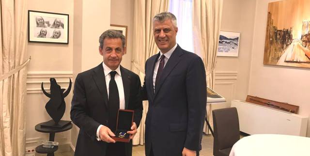 Kreu i vendit Thaçi dekoron ish-presidentin e Francës, Nikolas Sarkozy