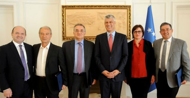Kryetari i Kosovës Hashim Thaçi nderon me medaljen presidenciale të meritave albanologët nga Kalabria dhe Sicilia