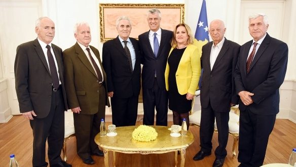 Kryetari, Thaçi priti në takim përfaqësuesit e pensionistëve