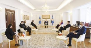 Kryetari Thaçi pret në takim ambasadorët e shteteve të QUNT-it dhe shefen e Zyrës së BE-së në Kosovë