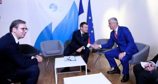 Gjatë qëndrimit në Paris, Hashim Thaçi në prani të kryetarit Macron ka biseduar me Aleksandër Vuçiqin