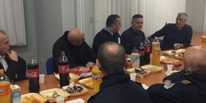 Kryetari i vendit, Hashim Thaçi dhe kryetari i Skenderajt, Bekim Jashari Vitin e Ri e presin me Policinë e Kosovës