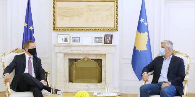 Kryetari Thaçi e pret në takim njoftues shefin e ri të Zyrës së BE-së në Kosovë, ambasadorin Tomáš Szunyog