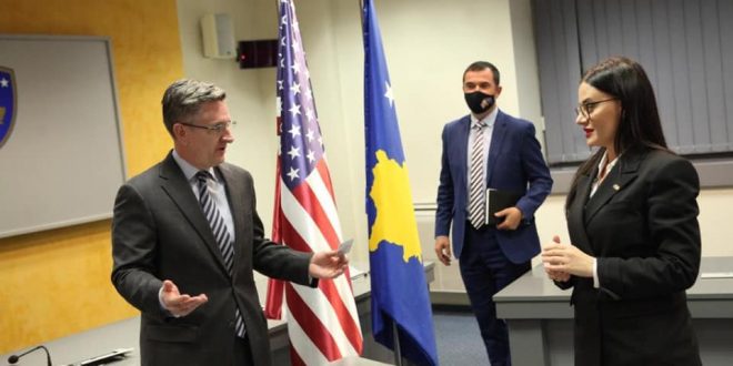 Ministrja Haradinaj-Stublla takohet me Robert Greenway, flasin për formalizimin e njohjes nga Izraeli