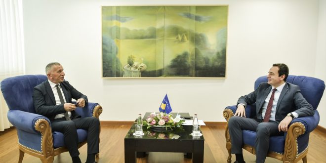 Kryeministri, Albin Kurti e pret në takim Shaip Kamberin nga Kosova Lindore, deputet në Kuvendin e Serbisë