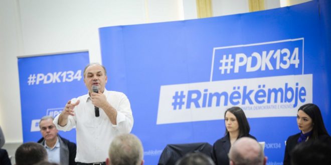 Kandidati i PDK-së për kryeministër, Enver Hoxhaj, ka mbajtur tubim elektoral në Pejë