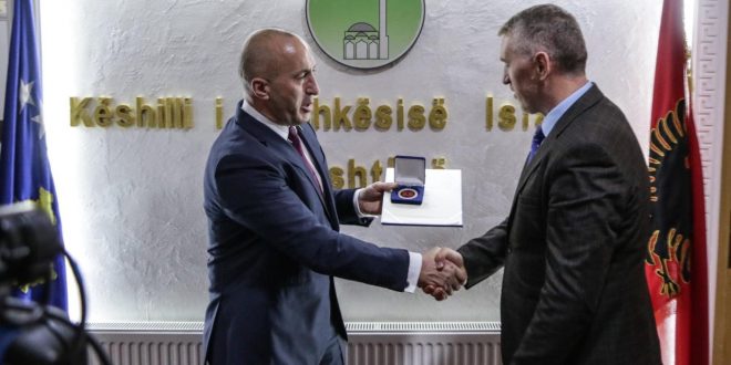 Kandidati për kryetar të Kosovës nga AAK-ja, Ramush Haradinaj e viziton Këshillin e Bashkësisë Islame në Prishtinë