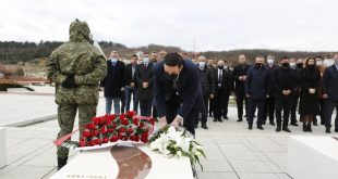 Lumir Abdixhiku: Sot i nderojmë themelet e lirisë dhe shtetit të Kosovës duke kujtuar sakrificën e Jasharajve