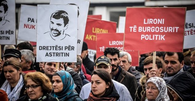 Në tre vjetorin e vdekjes së aktivistit Astrit Dehari sot mbahet marshi “Një popull për drejtësi” por dhe disa aktivitete të tjera