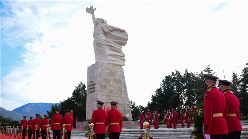 Shqiptarët nderojnë 29 Nëntorin  Ditën kur liria u rikthye në çdo cep të atdheut 