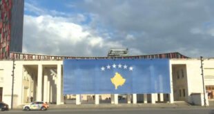 Kryeqyteti i Shqipërisë, Tirana feston 17-vjetorin e Pavarësisë së Kosovës me flamurin gjigant dhe aktivitete festive