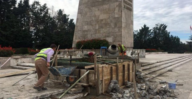 Në përgatitje për festat e Nëntorit, rehabilitohet memoriali “Nënë Shqipëri” në Tiranë