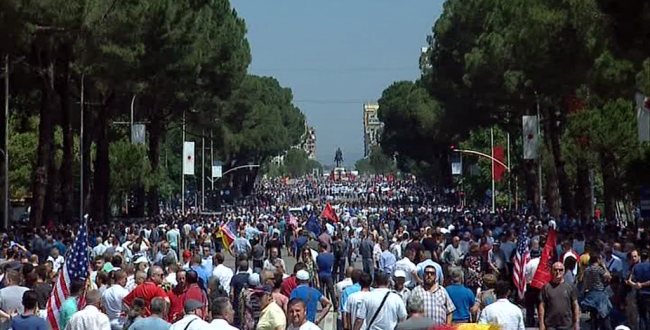 Sot pasdite në Tiranë mbahet protesta e katërt e opozitës edhe kësaj radhe e paralajmëruar si vendimtarja