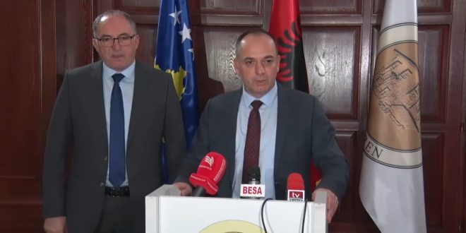 Kryetari i Prizrenit nga radhët e PDK-së, Shaqir Totaj, ka pranuar edhe zyrtarisht detyrën e të parit të kësaj komune