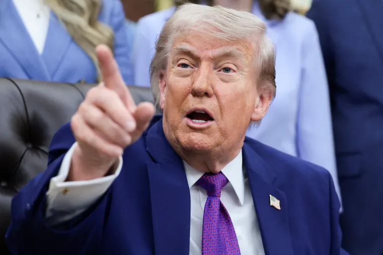 Trump paralajmëron se sonte do ta godasin shumë fort Iranin