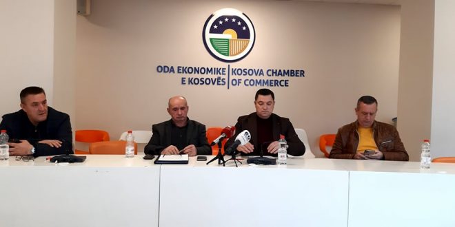 Shoqata e transportit rrugor të Kosovës, paralajmëron protesta nëse deri më 28 janar nuk plotësohen kërkesat e tyre