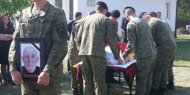 Varroset me nderime të larta veterani dhe ish-ushtari I UÇK-së Ukë Ukaj