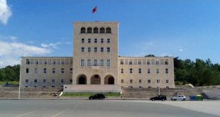 Një pjesë e studentëve në disa fakultete në Tiranë dhe rrethe u janë kthyer auditorëve