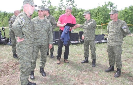 Ministri i Mbrojtjes, Anton Çuni, vizitoi deminerët e FSK-së në Babaj të Bokës