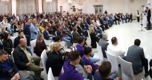 Mbi 80 anëtarë të rinj kanë aderuar në Nismën Socialdemokrate në Pejë gjatë paraqitjes se prioriteteve qeverisëse nga Limaj