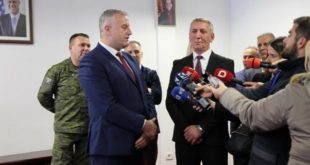 FSK demanton lajmin se në zyrën e ministrit të Mbrojtjes ka pasur zhvendosje të fotografisë së kryetarit
