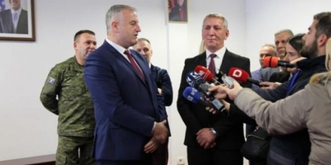 FSK demanton lajmin se në zyrën e ministrit të Mbrojtjes ka pasur zhvendosje të fotografisë së kryetarit