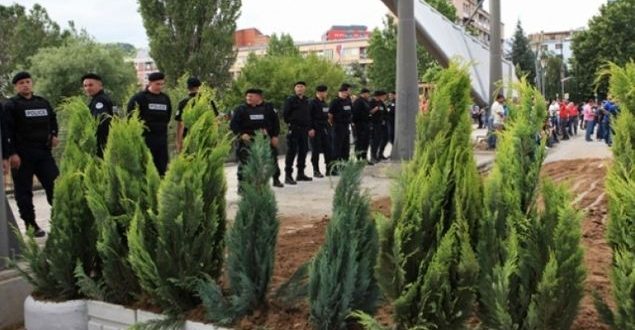 Rrahje mes shqiptarëve dhe serbëve te Ura e Ibrit në Mitrovicë. Policia nuk jep informatë