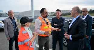 Kryeministri Haradinaj dhe ministri Lekaj i kanë inspektuar sot punimet në urën Kaçanik-Hani i Elezit