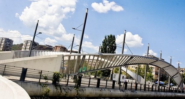 Brukseli e Prishtina dështojnë në heqjen e barrikadës në Urën e Ibrit