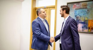 Ministri i Shëndetësisë, Uran Ismaili, ka pritur sot në një takim kryetarin e Prishtinës, Shpend Ahmeti