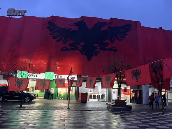 Kryetari Haliti uron 28 Nëntorin   Dita e Pavarësisë së Shqipërisë dhe Flamurit Kombëtar