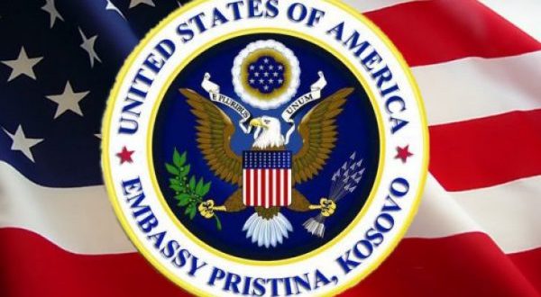 Ambasada amerikane thekson se korrupsioni është ndër pengesat më të mëdha për rritjen ekonomike të Kosovës