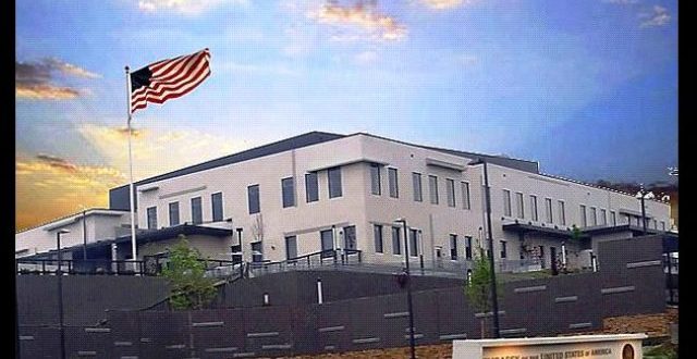 Ambasada amerikane thotë se edhe Kosova i bashkohet thirrjeve të Amerikës për largimin e sigurt nga Afganistani