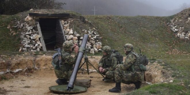 Ministria e Mbrojtjes në Beograd ka njoftuar se ushtria serb po kryen stërvitje në zonën përgjatë kufirit me Kosovën