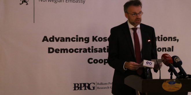 Ambasadori norvegjez në Kosovë, Strand Sjaastad thotë se jo të gjitha partitë duhet të jenë pjesë e dialogut
