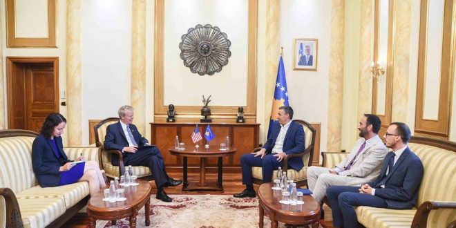 Kryetari i Kuvendit, Kadri Veseli e ka pritur sot në një takim ambasadorin amerikan në Kosovë, Greg Delawie