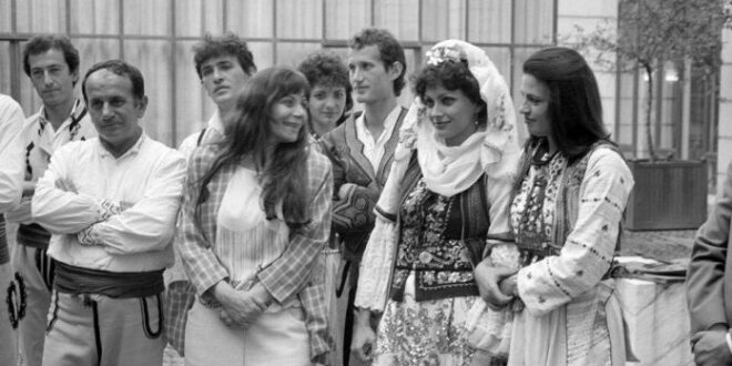 “Dashuria e pamundur” kënga e rrallë e lënë përgjysmë e Vaçe Zelës dhe Agim Krajkës