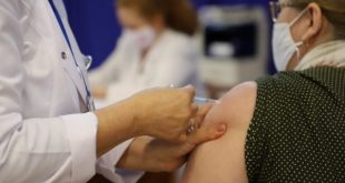 Ministria e Shëndetësisë u ka bërë thirrje qytetarëve që të kenë kujdes në dy javët e para pas vaksinimit