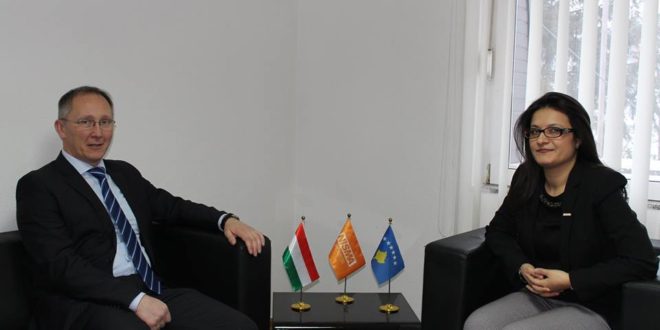 Valdete Bajrami bisedoi me ambasadorin e Hungarisë në Kosovë, Laszlo Markusz