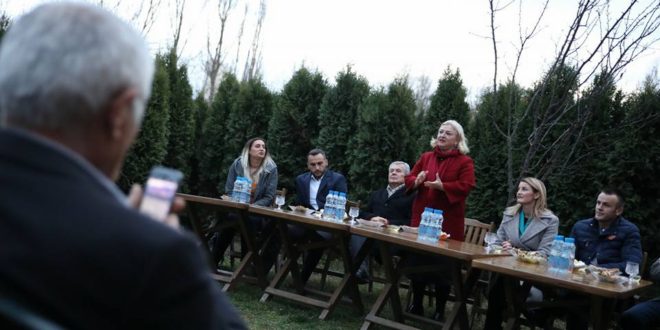 Kandidatja e PDK-së, për kryetare të Mitrovicës, Valdete Idrizi ka dhënë mesazh për qytetarët me rastin e fillimit të fushatës zgjedhore