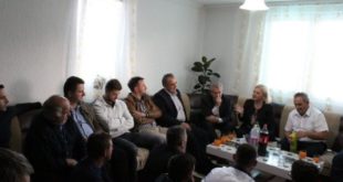 Kandidatja e PDK-së për kryetare të Komunës së Mitrovicës, Valdete Idrizi, premton zgjidhje për familjet e pastreha