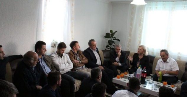 Kandidatja e PDK-së për kryetare të Komunës së Mitrovicës, Valdete Idrizi, premton zgjidhje për familjet e pastreha