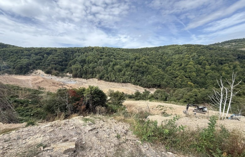 Vijojnë gërmimet në Kozhle të Serbisë  Dyshohet për mbetje të shqiptarëve të vrarë gjatë luftës